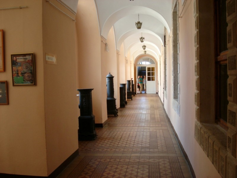 грубки в коридорах Ужгородського замку
